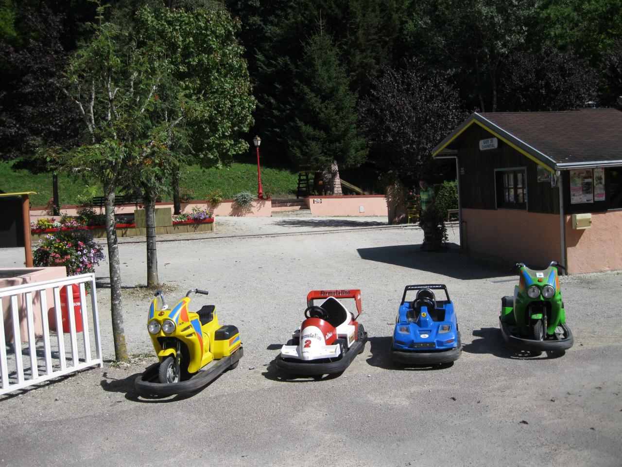 Circuit de motos voitures électriques 